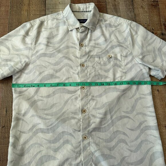 Tommy Bahama Mens Short Sleeve Button-Up Shirt S/P Silk Blend Beige & Gray Wave - Picture 5 of 9